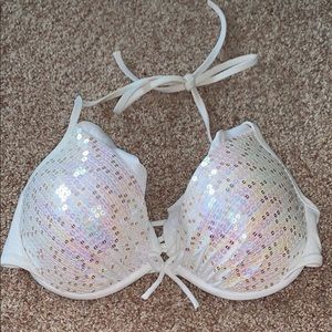 Victoria’s Secret 32D bikini top